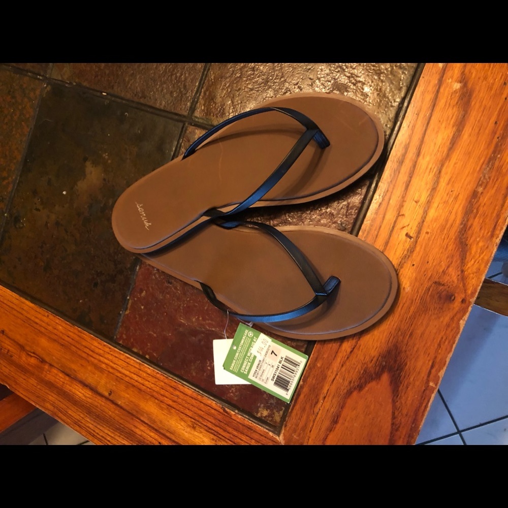 Sanuk women’s sandals Brand new with tags
